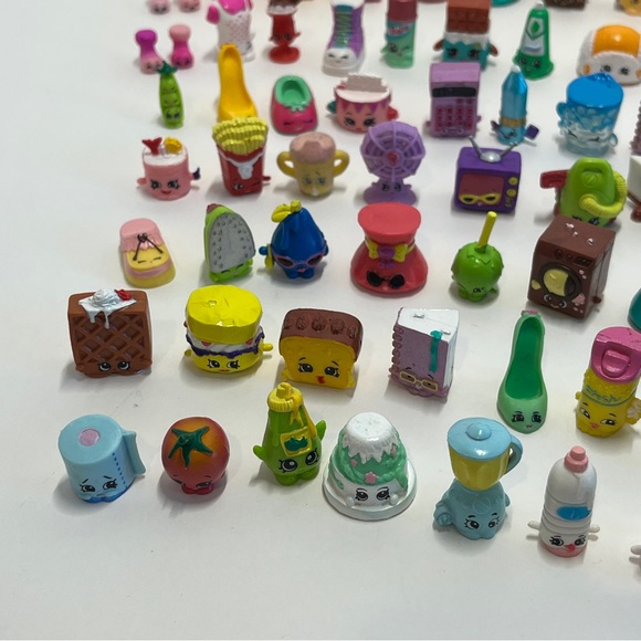 Shopkins Lot Mini Collectible Toys Appliances Food Shoes Mixed Kitchen Figures - Picture 2 of 11